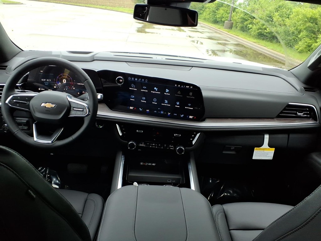 Chevrolet Tahoe Vehicle Full-screen Gallery Image 4