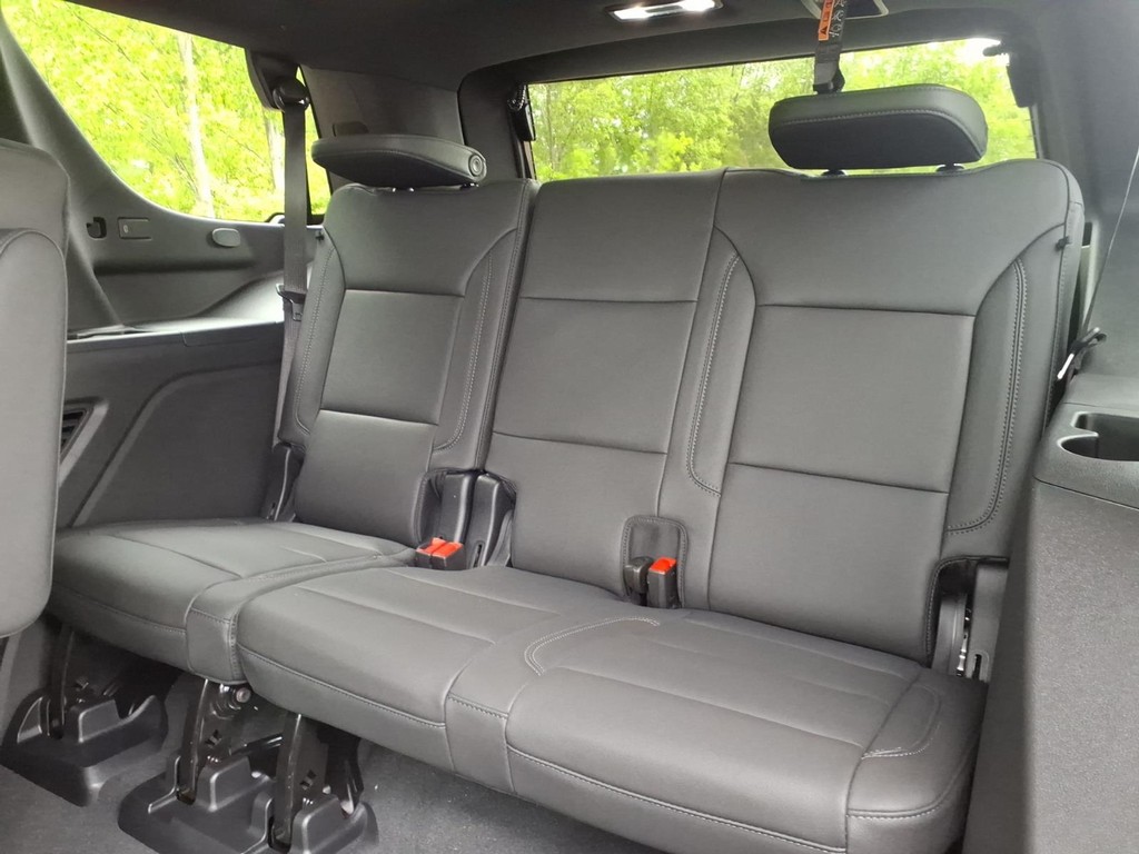 Chevrolet Tahoe Vehicle Full-screen Gallery Image 18