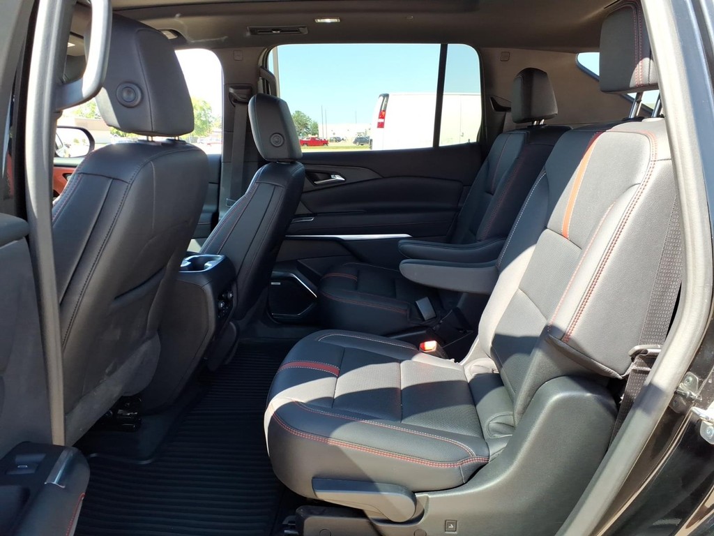 Chevrolet Traverse Vehicle Full-screen Gallery Image 17