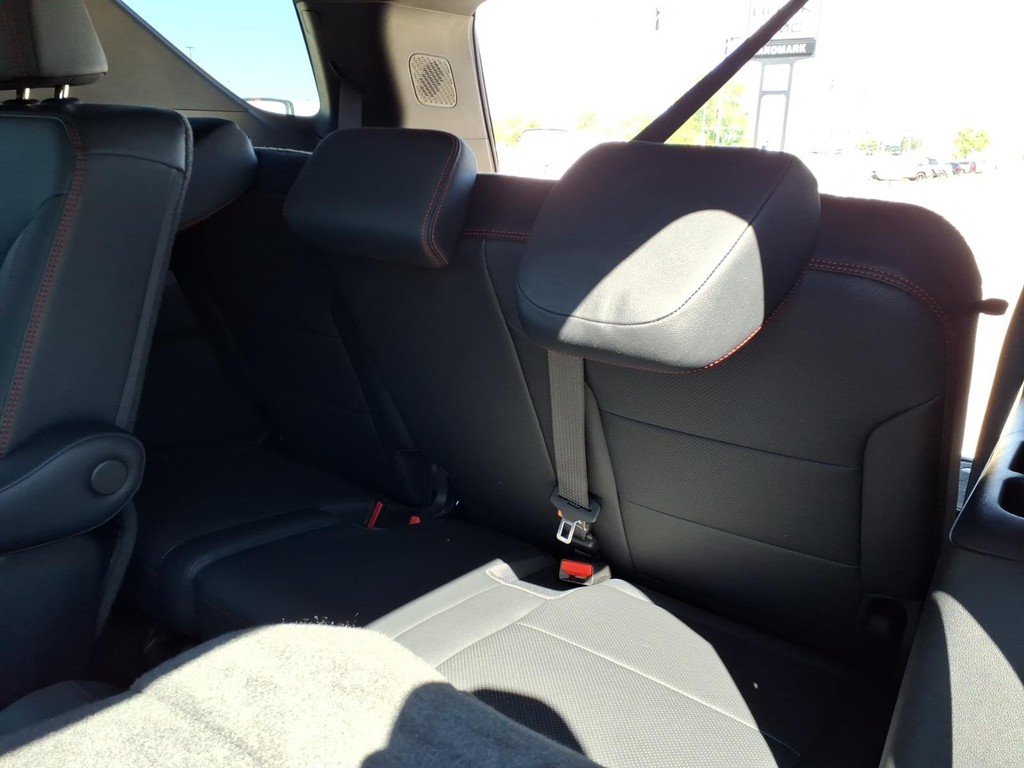 Chevrolet Traverse Vehicle Full-screen Gallery Image 18