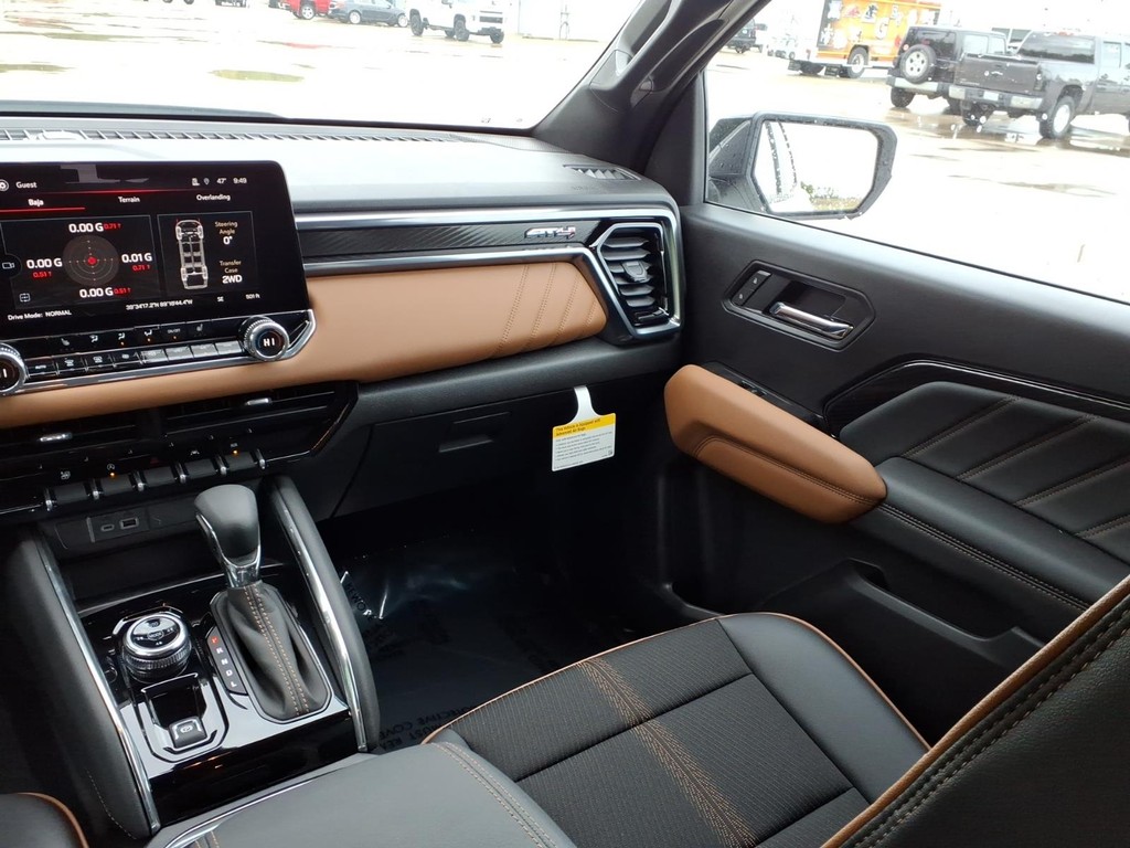 GMC Canyon Vehicle Full-screen Gallery Image 5