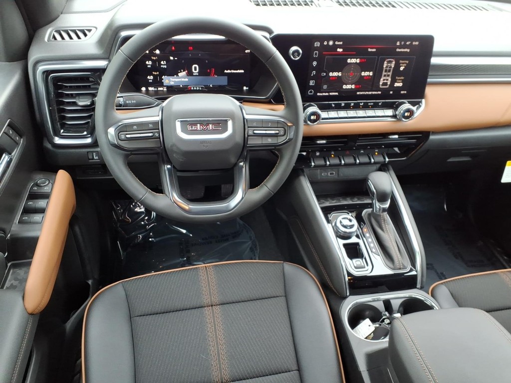 GMC Canyon Vehicle Full-screen Gallery Image 7