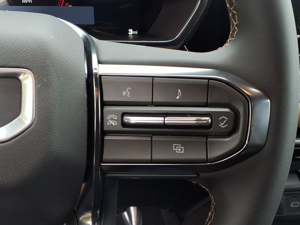 GMC Canyon Vehicle Full-screen Gallery Image 13