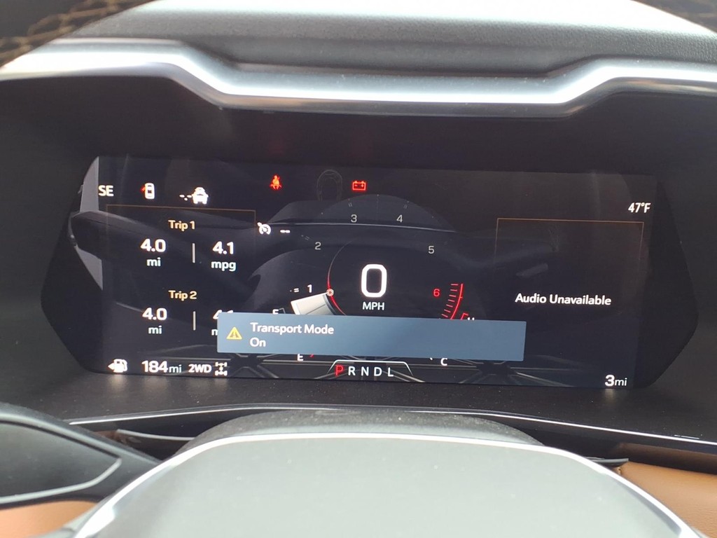GMC Canyon Vehicle Full-screen Gallery Image 14