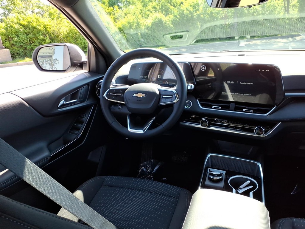 Chevrolet Equinox Vehicle Full-screen Gallery Image 6