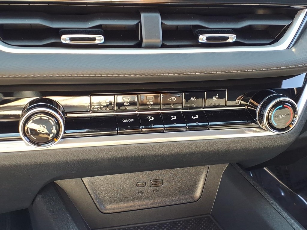 Chevrolet Equinox Vehicle Full-screen Gallery Image 10