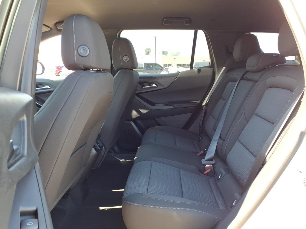 Chevrolet Equinox Vehicle Full-screen Gallery Image 16