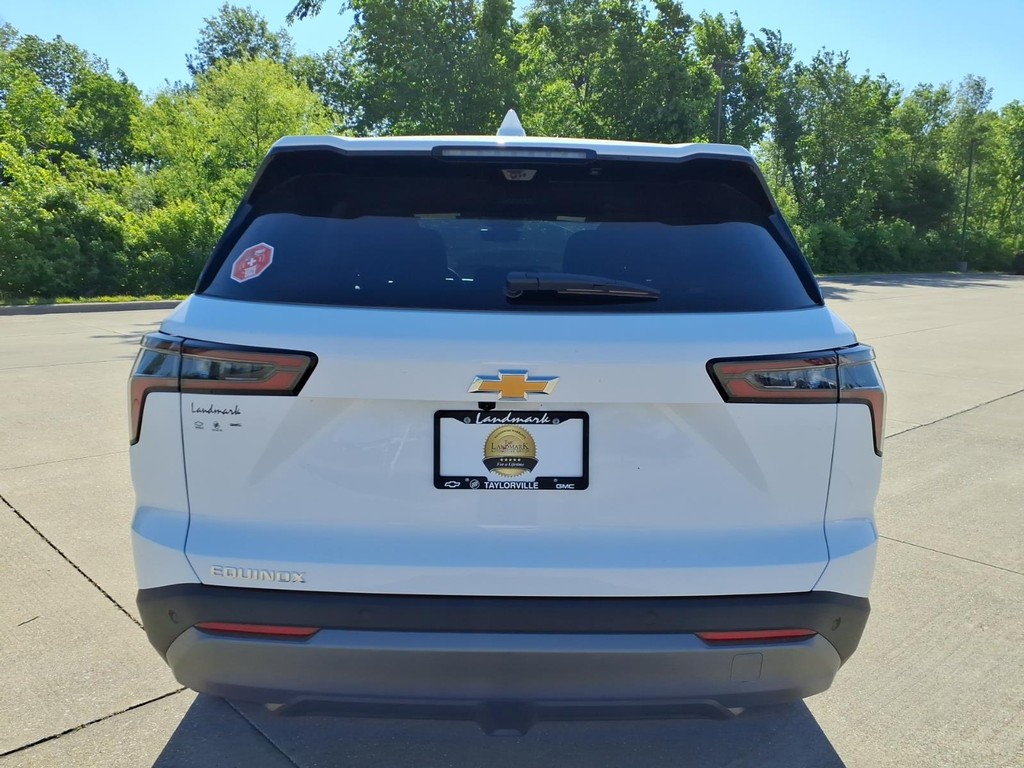 Chevrolet Equinox Vehicle Full-screen Gallery Image 18