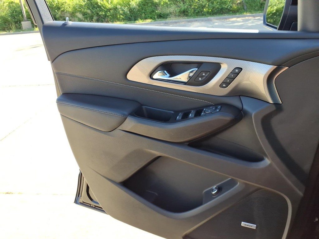 Chevrolet Traverse Vehicle Full-screen Gallery Image 15