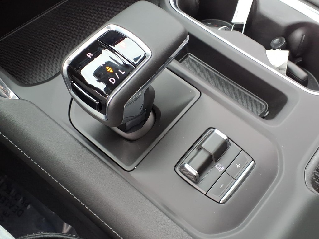 GMC Sierra 1500 Vehicle Full-screen Gallery Image 11