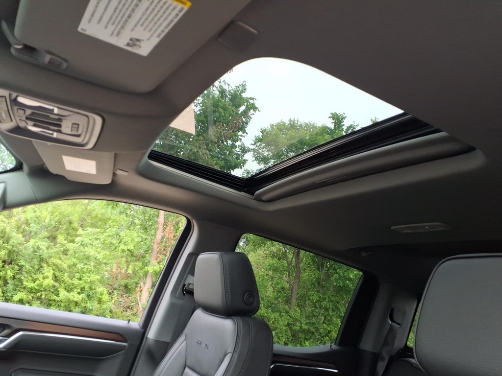 GMC Sierra 1500 Vehicle Full-screen Gallery Image 18