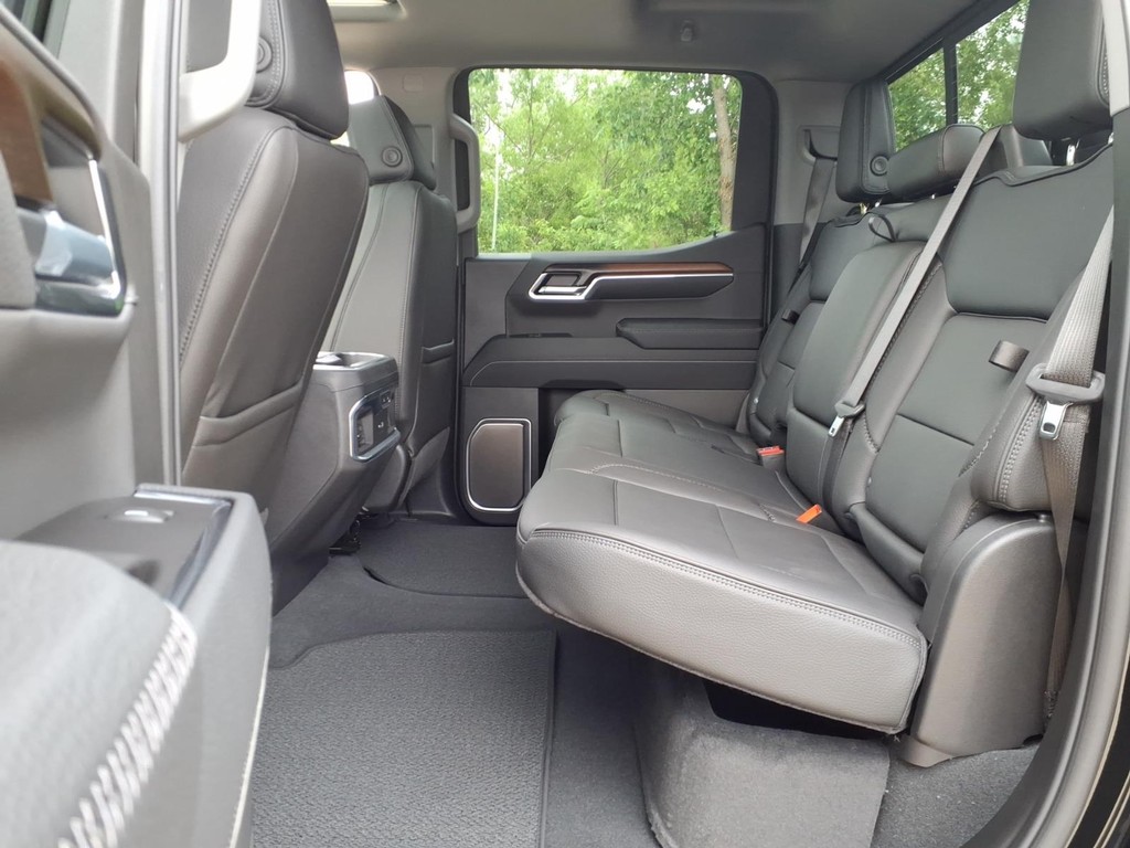GMC Sierra 1500 Vehicle Full-screen Gallery Image 19