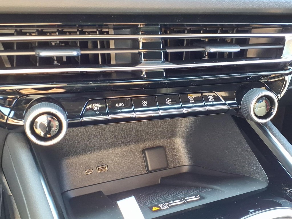 Chevrolet Traverse Vehicle Full-screen Gallery Image 10