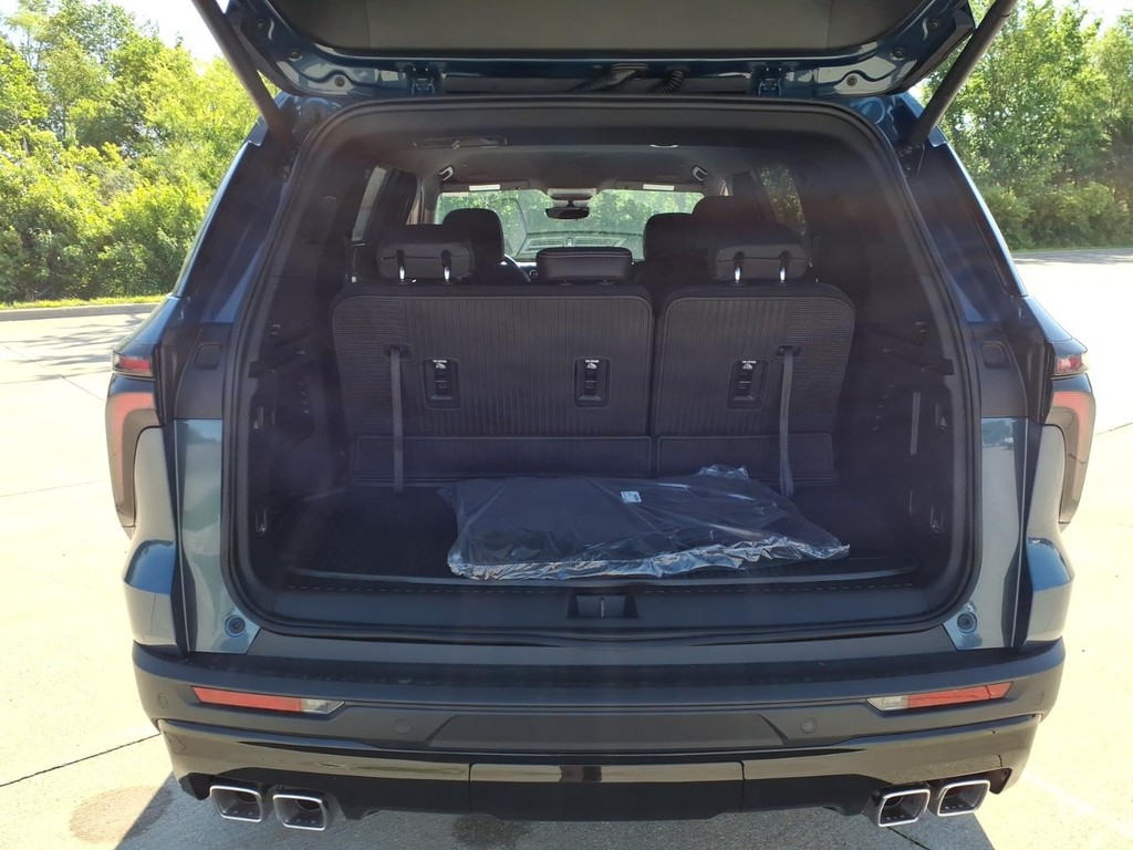 Chevrolet Traverse Vehicle Full-screen Gallery Image 18