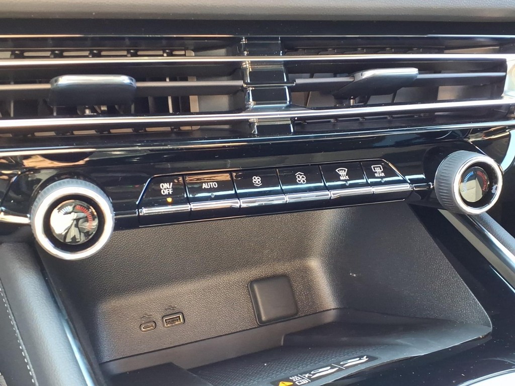 Chevrolet Traverse Vehicle Full-screen Gallery Image 10