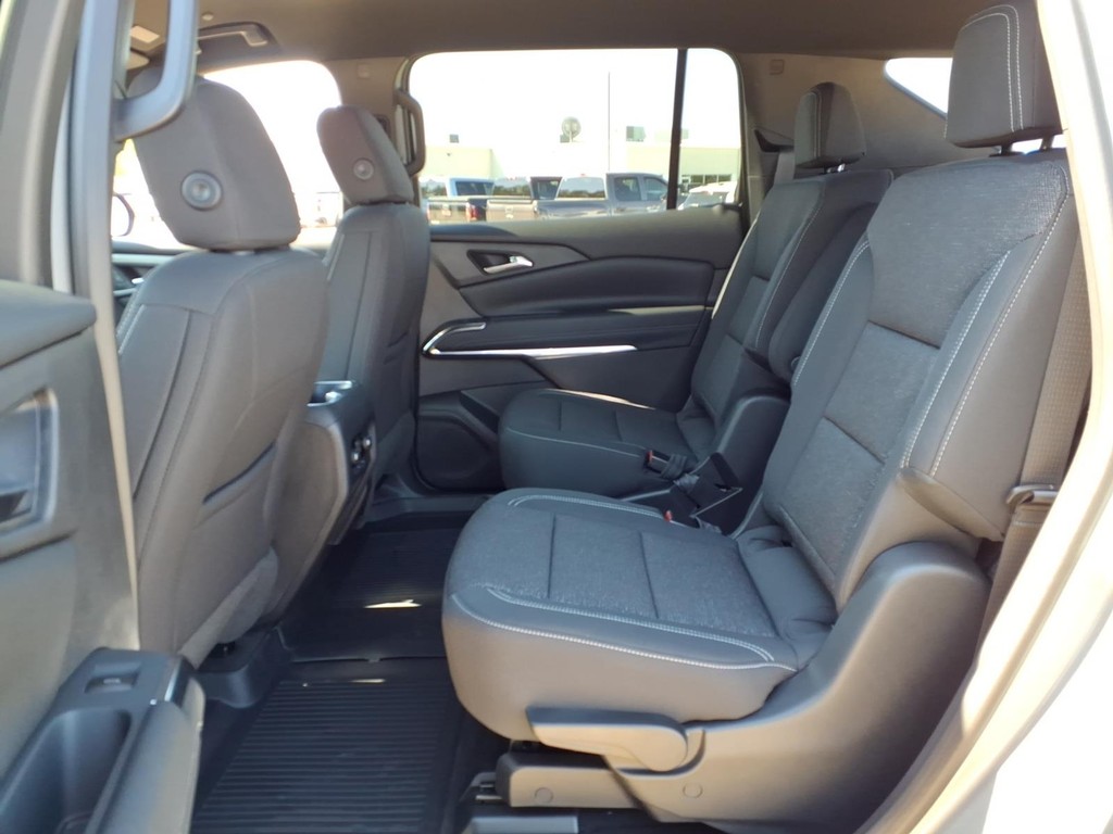 Chevrolet Traverse Vehicle Full-screen Gallery Image 16