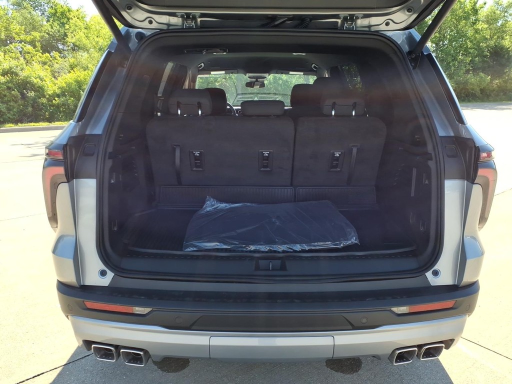 Chevrolet Traverse Vehicle Full-screen Gallery Image 18