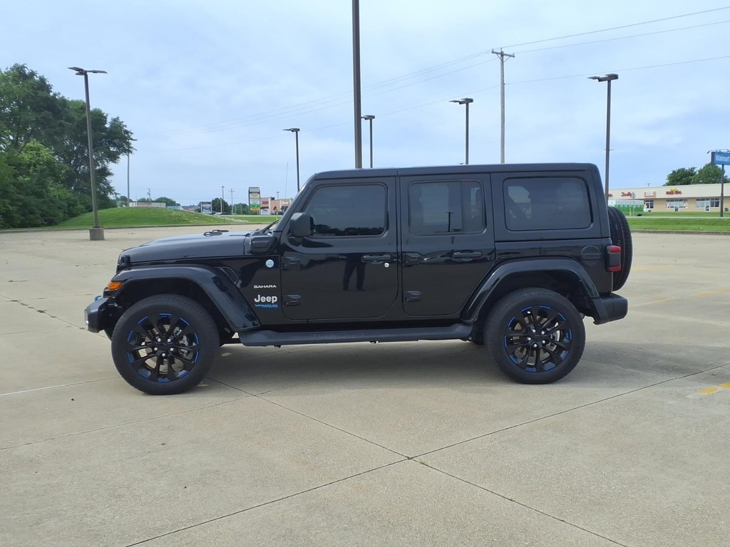 Jeep Wrangler 4xe Vehicle Full-screen Gallery Image 2