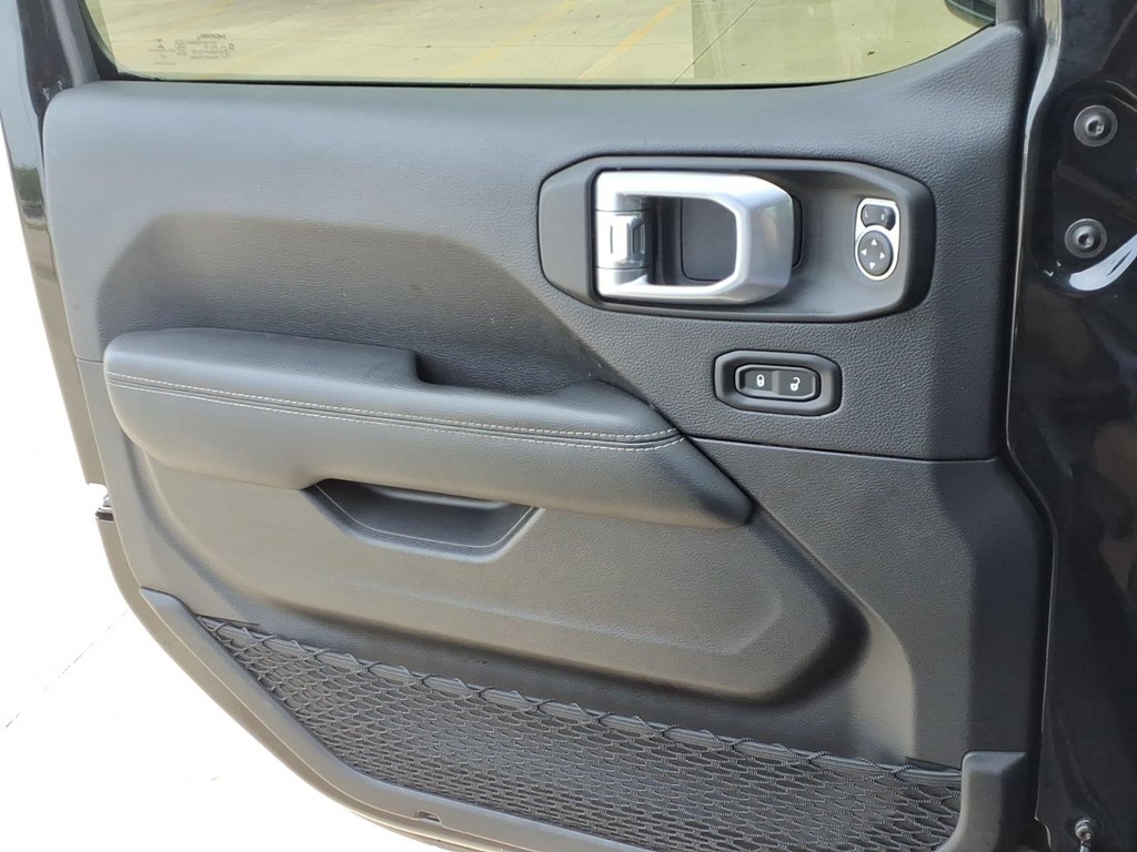 Jeep Wrangler 4xe Vehicle Full-screen Gallery Image 13