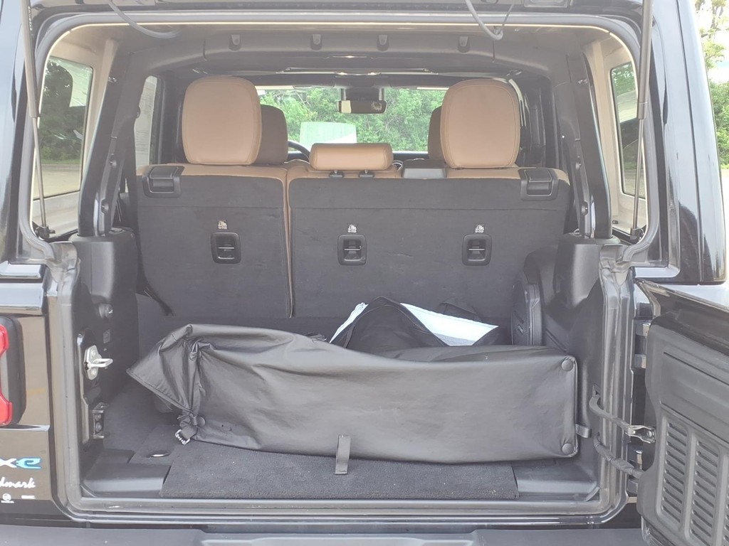 Jeep Wrangler 4xe Vehicle Full-screen Gallery Image 19
