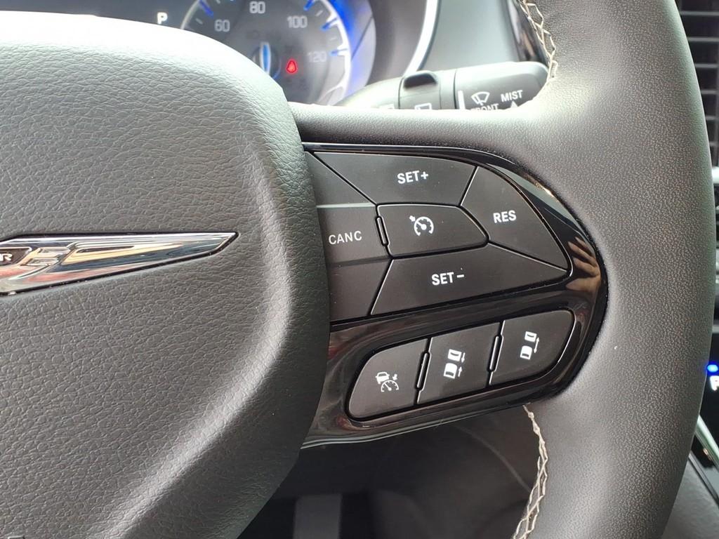 Chrysler Pacifica Vehicle Full-screen Gallery Image 12