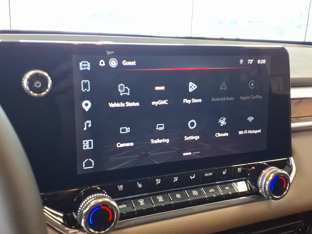 GMC Canyon Vehicle Full-screen Gallery Image 8