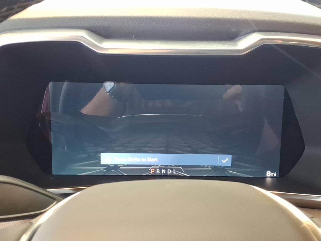 GMC Canyon Vehicle Full-screen Gallery Image 13