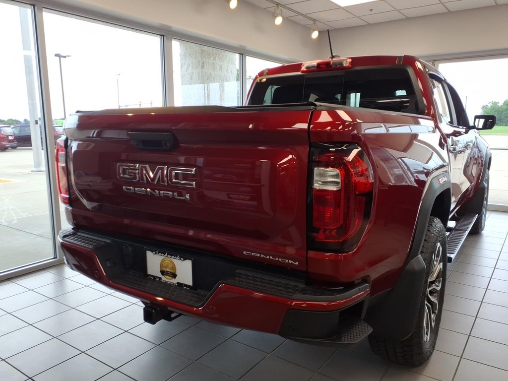 GMC Canyon Vehicle Full-screen Gallery Image 19