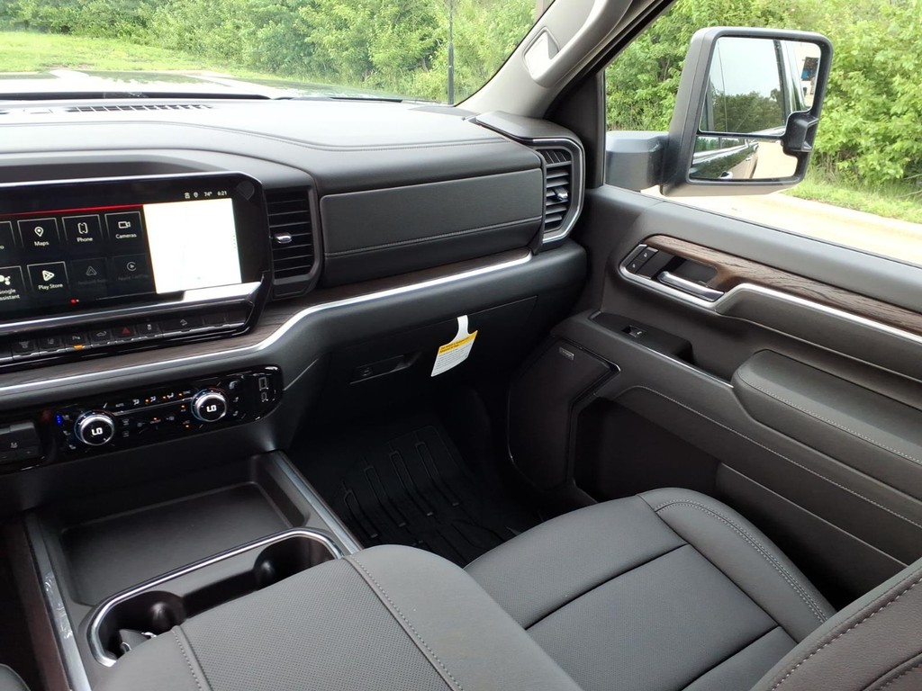 GMC Sierra 2500HD Vehicle Full-screen Gallery Image 5