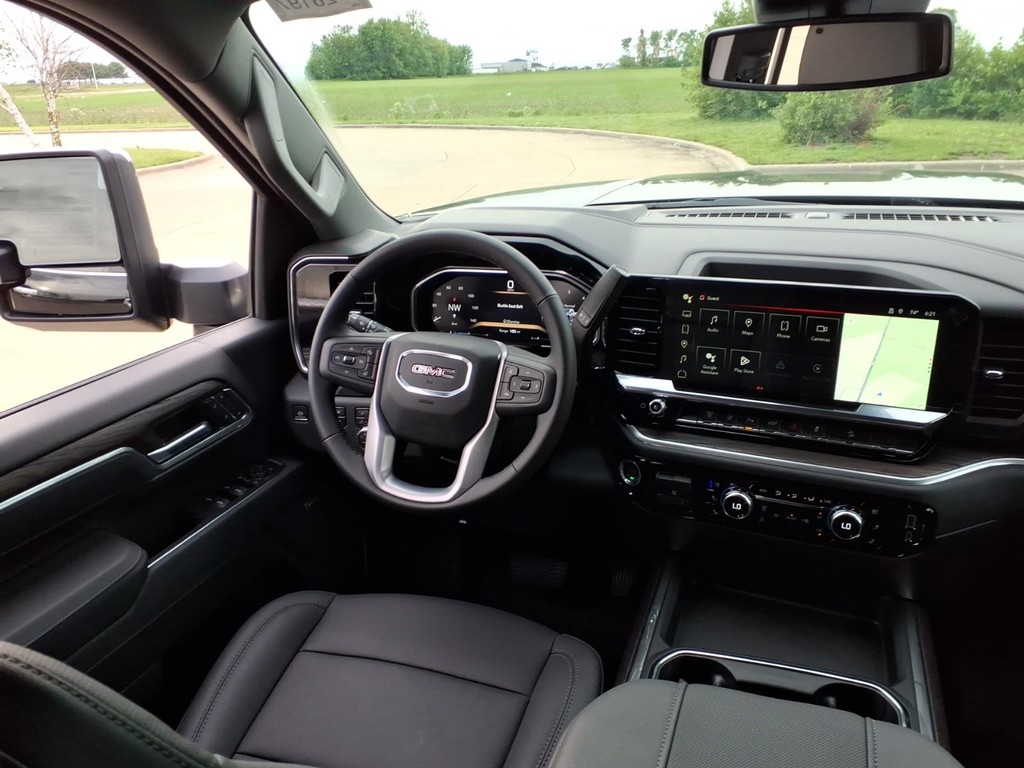 GMC Sierra 2500HD Vehicle Full-screen Gallery Image 6