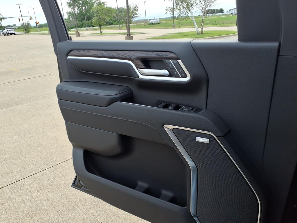GMC Sierra 2500HD Vehicle Full-screen Gallery Image 15
