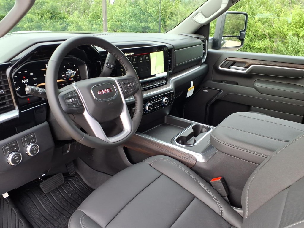 GMC Sierra 2500HD Vehicle Full-screen Gallery Image 16