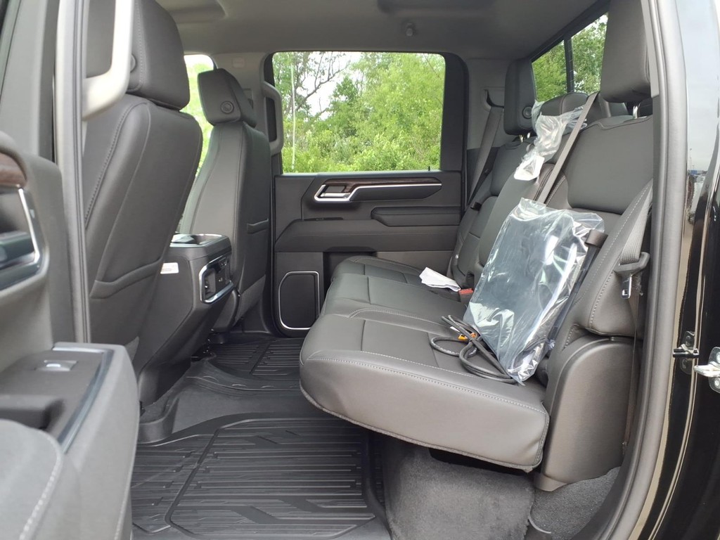 GMC Sierra 2500HD Vehicle Full-screen Gallery Image 17