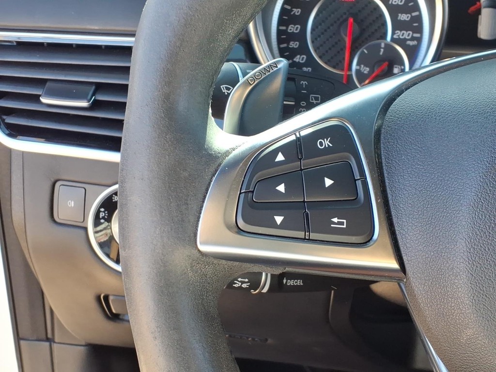 Mercedes-Benz GLE Vehicle Full-screen Gallery Image 13
