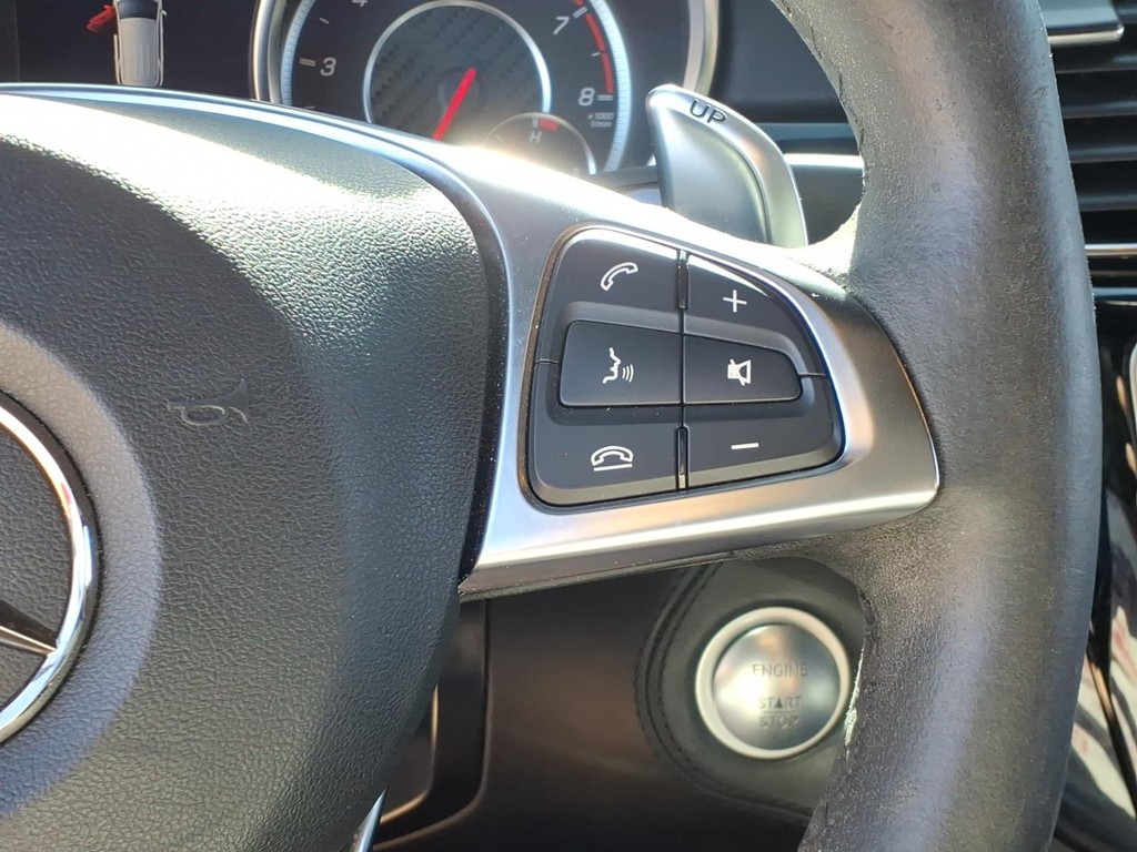 Mercedes-Benz GLE Vehicle Full-screen Gallery Image 14