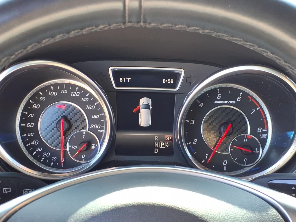Mercedes-Benz GLE Vehicle Full-screen Gallery Image 15