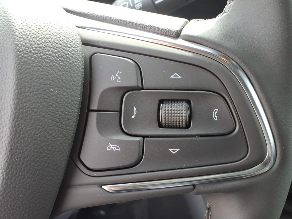 Buick Envista Vehicle Full-screen Gallery Image 12