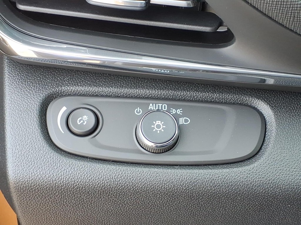 Buick Envista Vehicle Full-screen Gallery Image 14