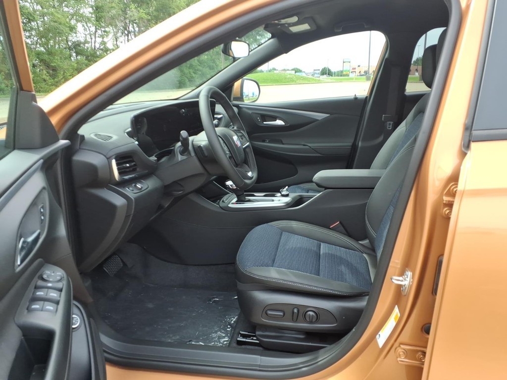 Buick Envista Vehicle Full-screen Gallery Image 17