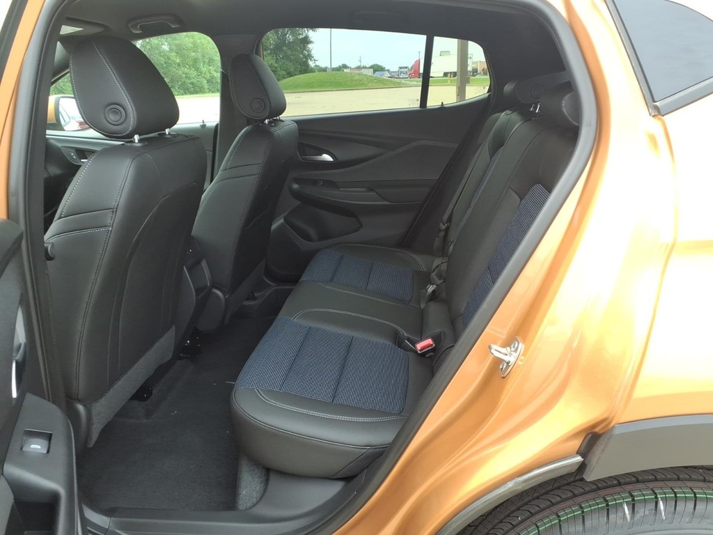 Buick Envista Vehicle Full-screen Gallery Image 18