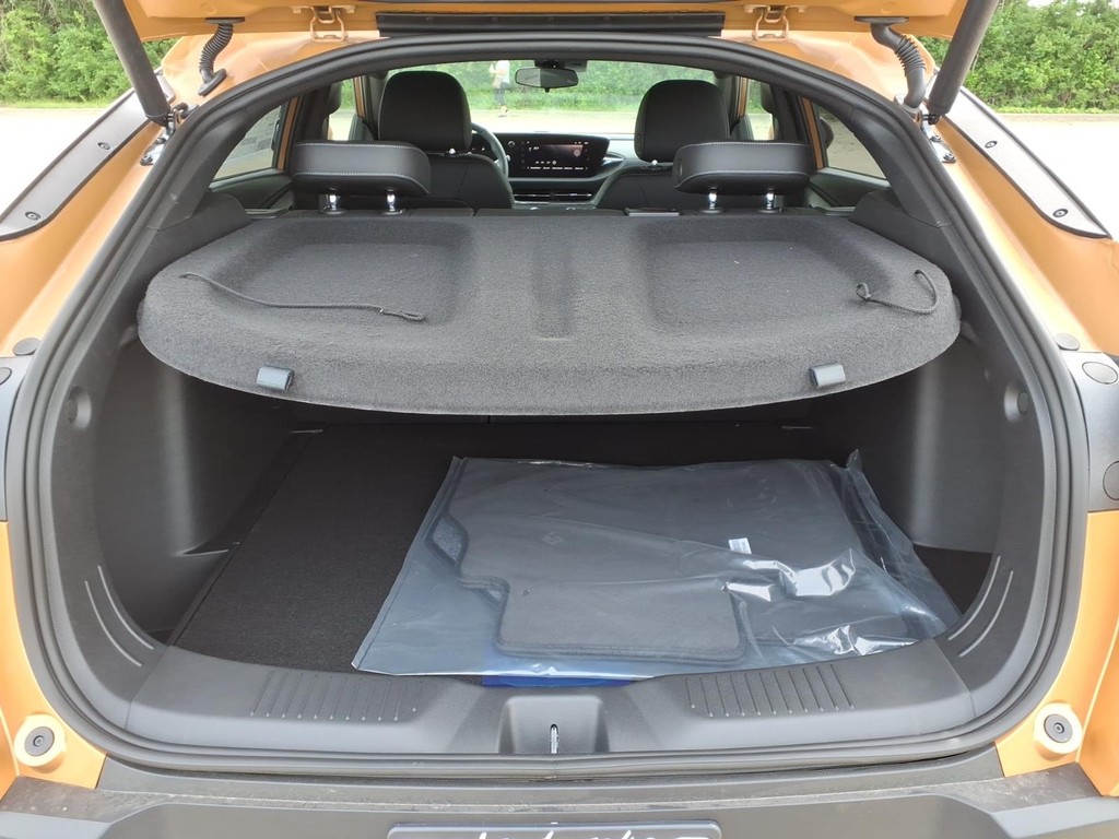 Buick Envista Vehicle Full-screen Gallery Image 19