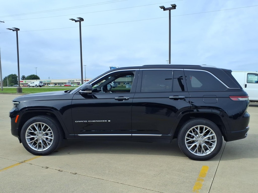 Jeep Grand Cherokee Vehicle Full-screen Gallery Image 2