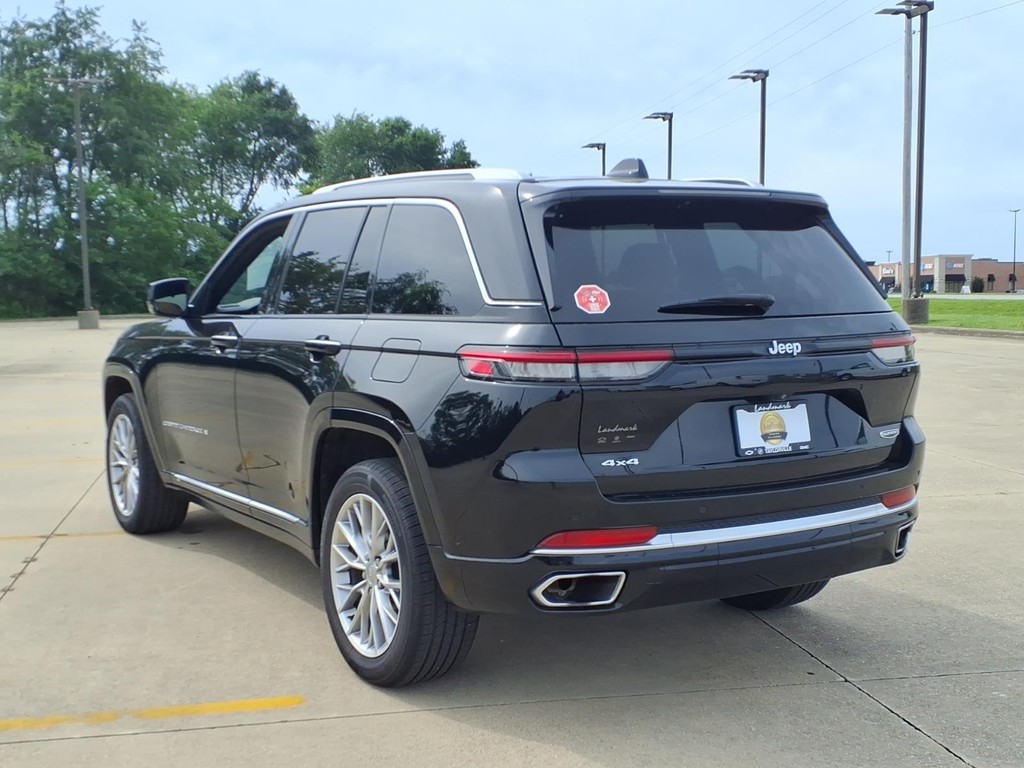 Jeep Grand Cherokee Vehicle Full-screen Gallery Image 3