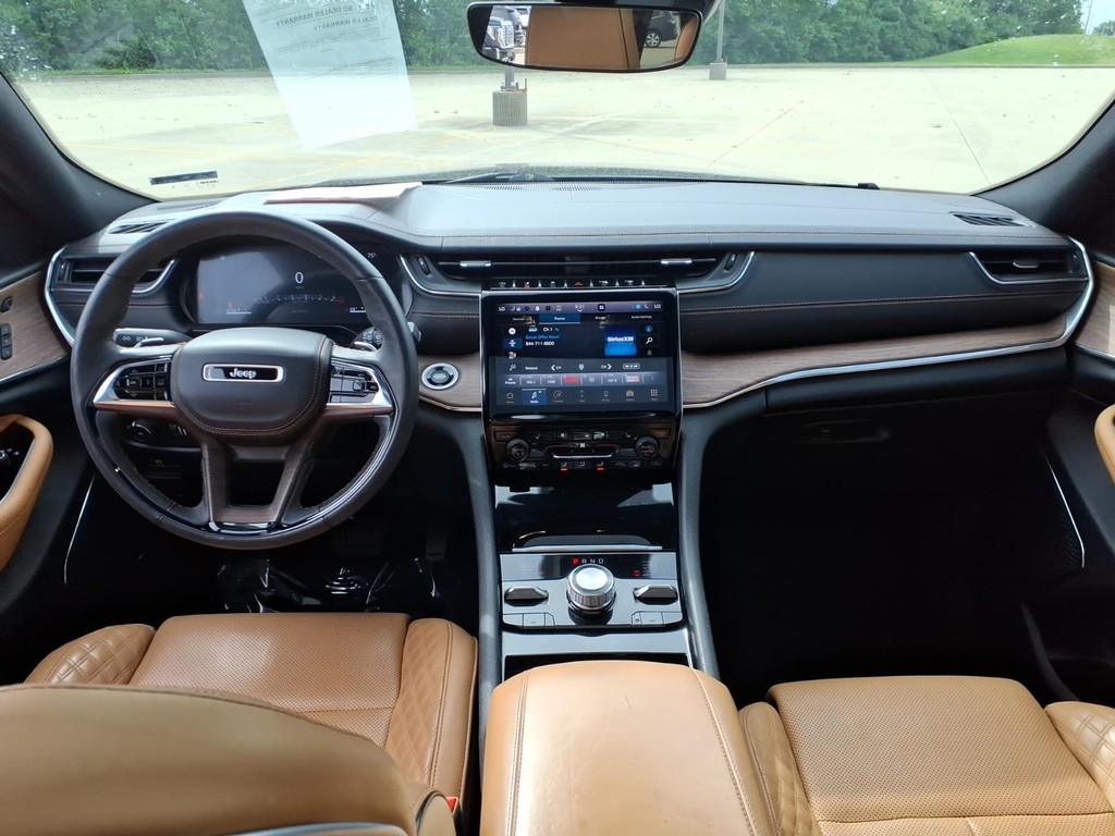 Jeep Grand Cherokee Vehicle Full-screen Gallery Image 4