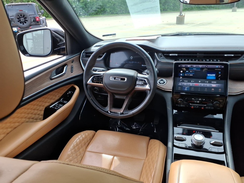 Jeep Grand Cherokee Vehicle Full-screen Gallery Image 6
