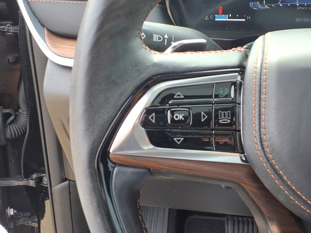 Jeep Grand Cherokee Vehicle Full-screen Gallery Image 12