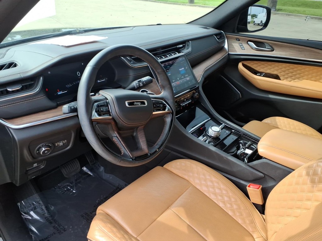 Jeep Grand Cherokee Vehicle Full-screen Gallery Image 16