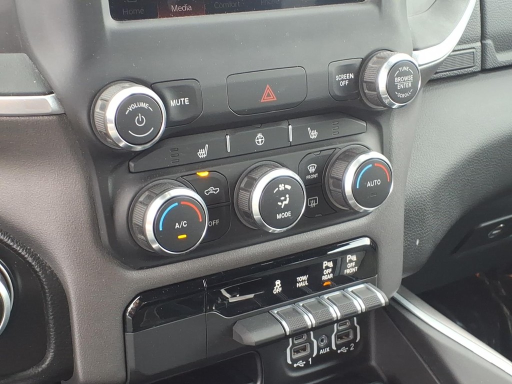 Ram 1500 Vehicle Full-screen Gallery Image 10