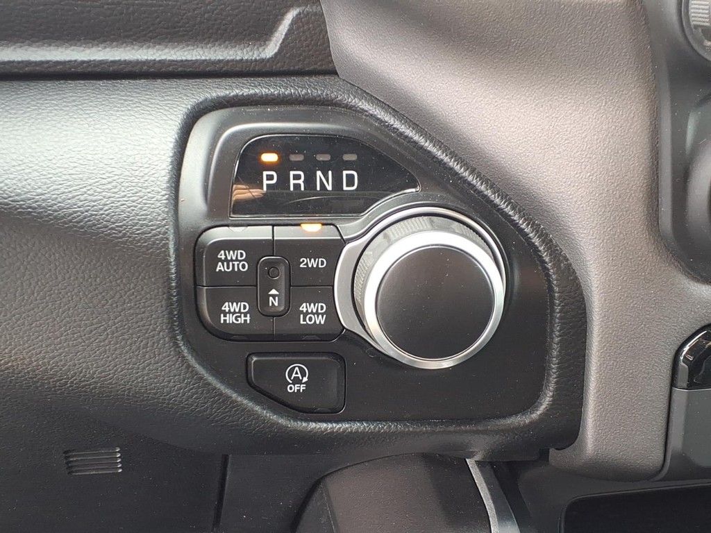 Ram 1500 Vehicle Full-screen Gallery Image 11