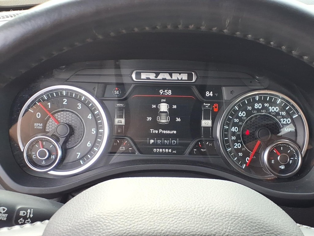 Ram 1500 Vehicle Full-screen Gallery Image 14